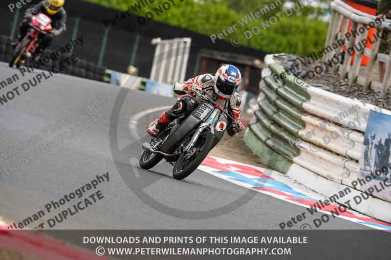 Vintage motorcycle club;eventdigitalimages;mallory park;mallory park trackday photographs;no limits trackdays;peter wileman photography;trackday digital images;trackday photos;vmcc festival 1000 bikes photographs